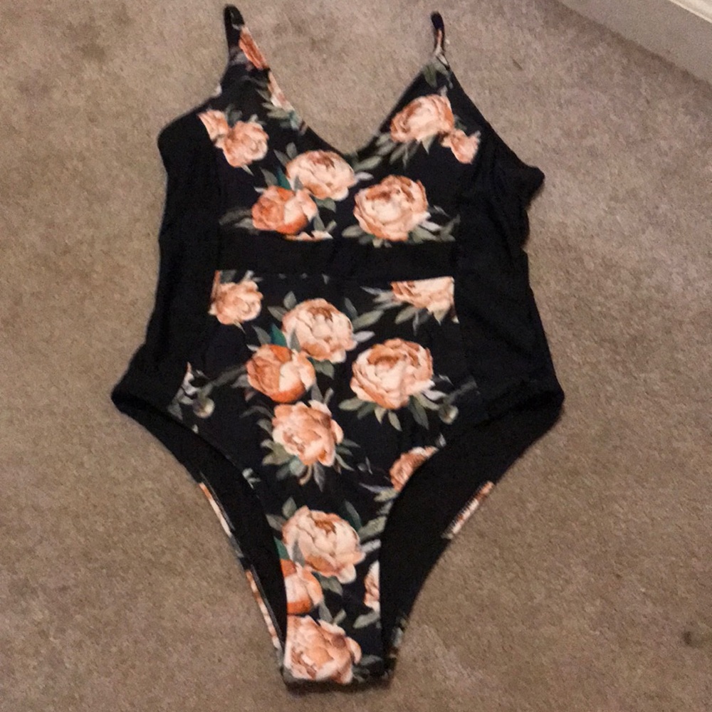 One piece bathing suit from Cupshe